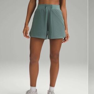 Lululemon License to Train HR Short 4" MEFO 6 Medium Forest